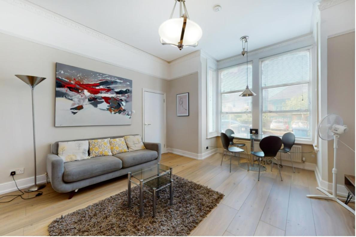 Super 1 Bedroom Flat In Hendon Near Middlesex University With Private Parking מראה חיצוני תמונה
