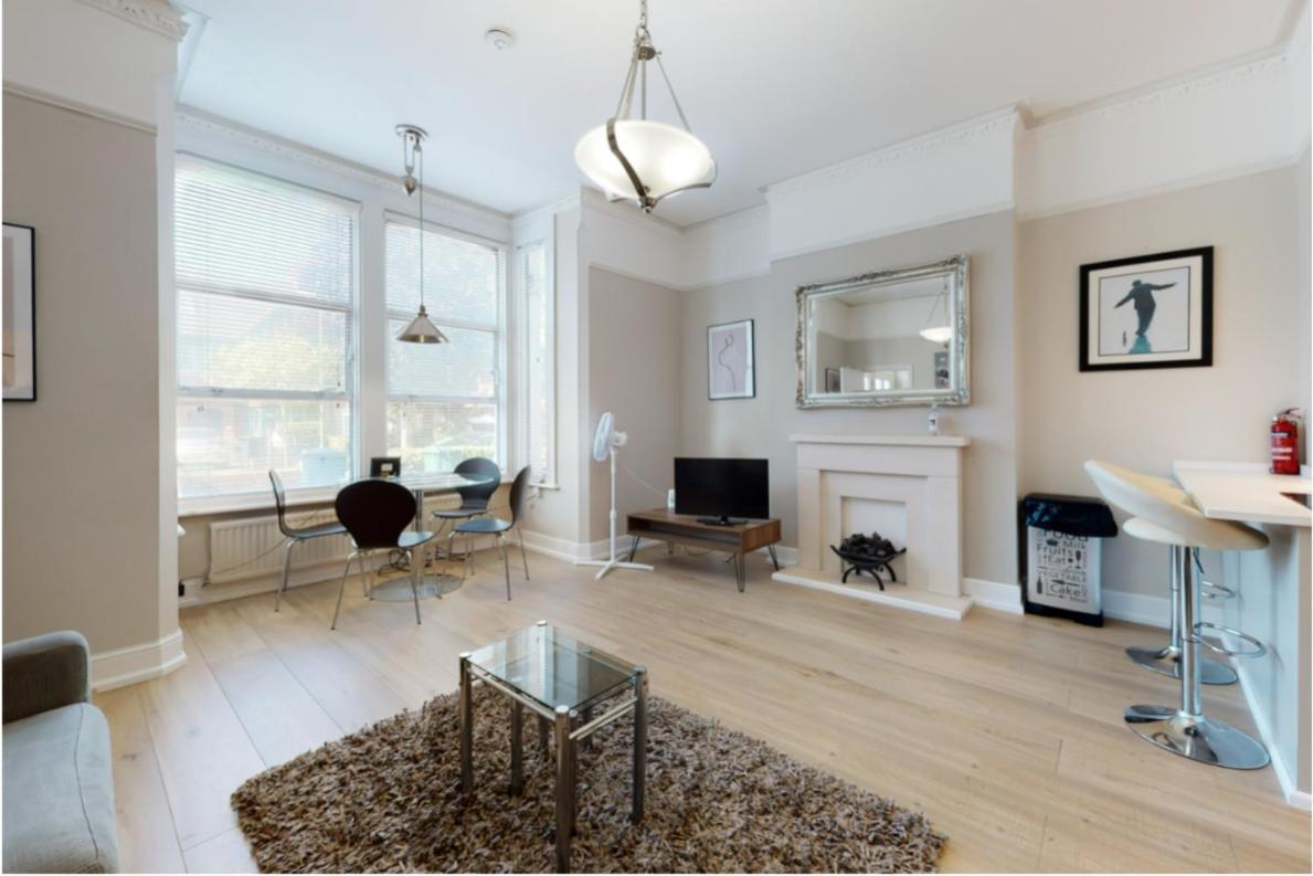 Super 1 Bedroom Flat In Hendon Near Middlesex University With Private Parking מראה חיצוני תמונה